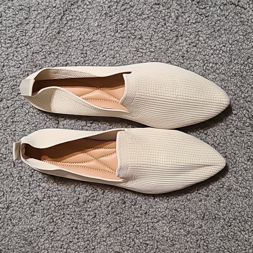 NWOT Knit Pointed Toe Flats